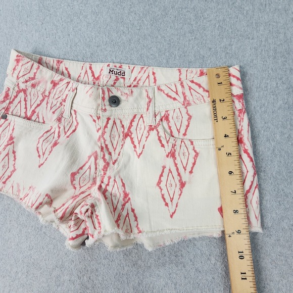 Mudd Diamond AOP Print Shorts Juniors Size 29x2 White/Pink Raw Edge - Picture 11 of 16